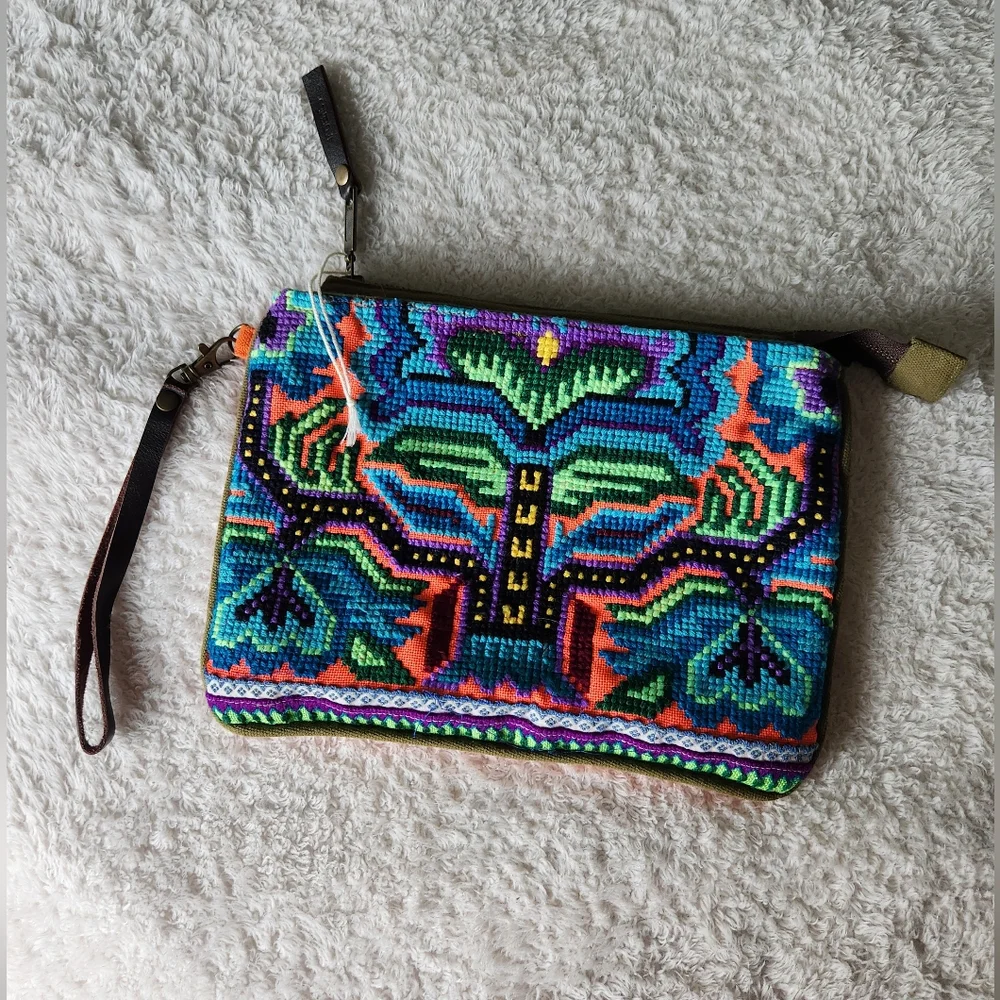 JADEtribe Eliz Canvas Wristlet - - Picture 1 of 4